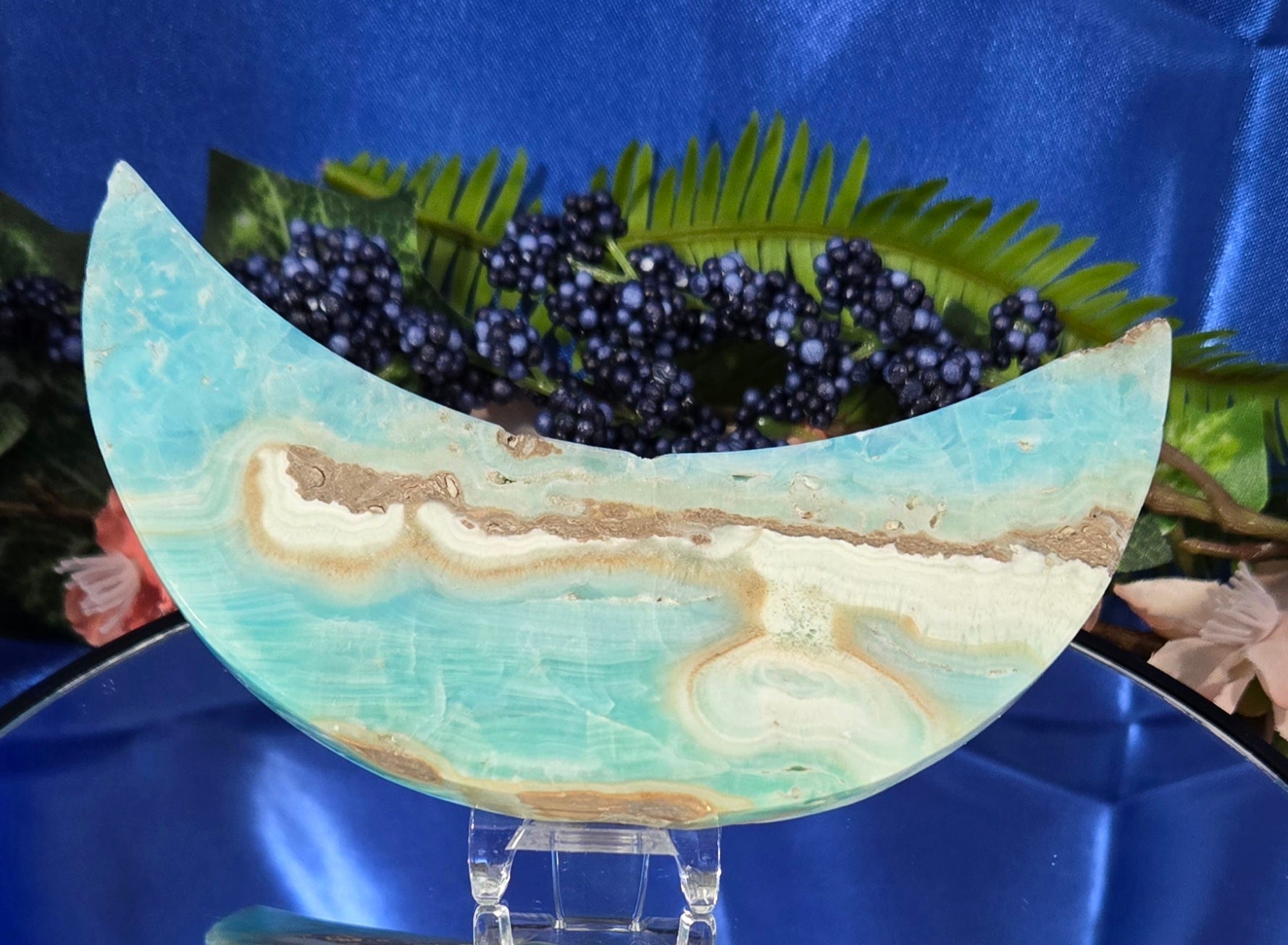 CARIBBEAN CALCITE MOON CARVING