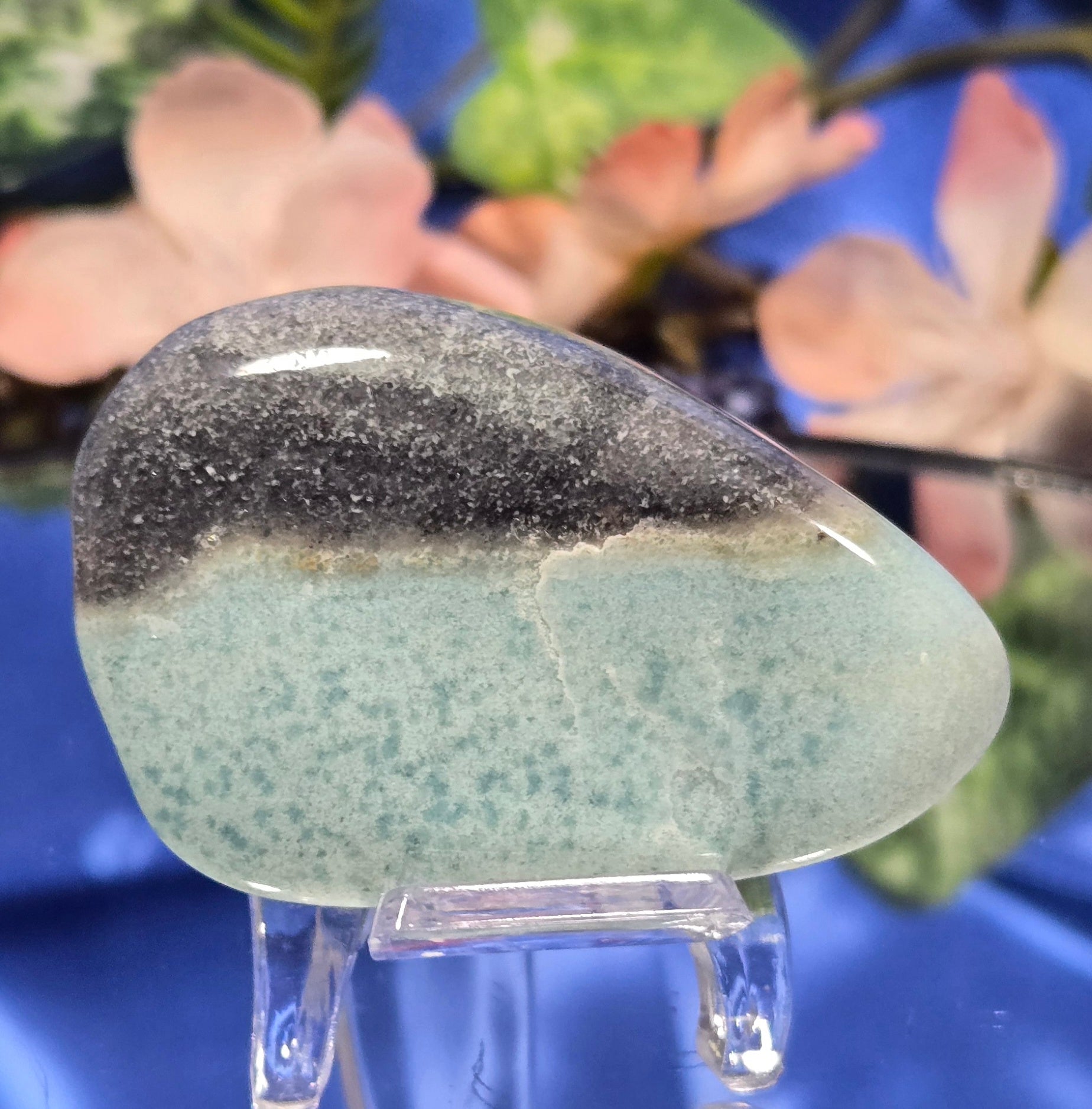 TROLLEITE PALM STONE
