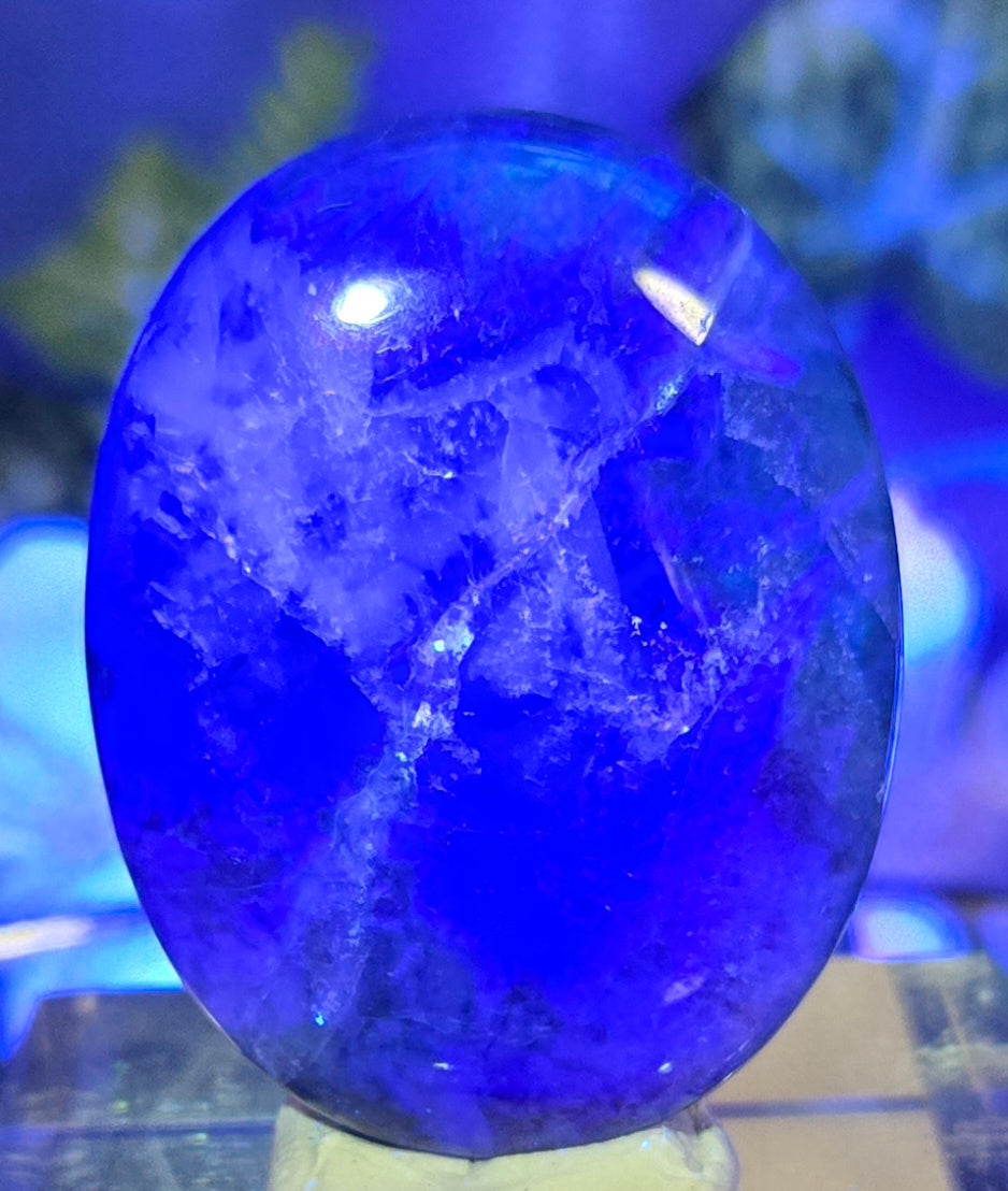FLUORITE PALM STONE