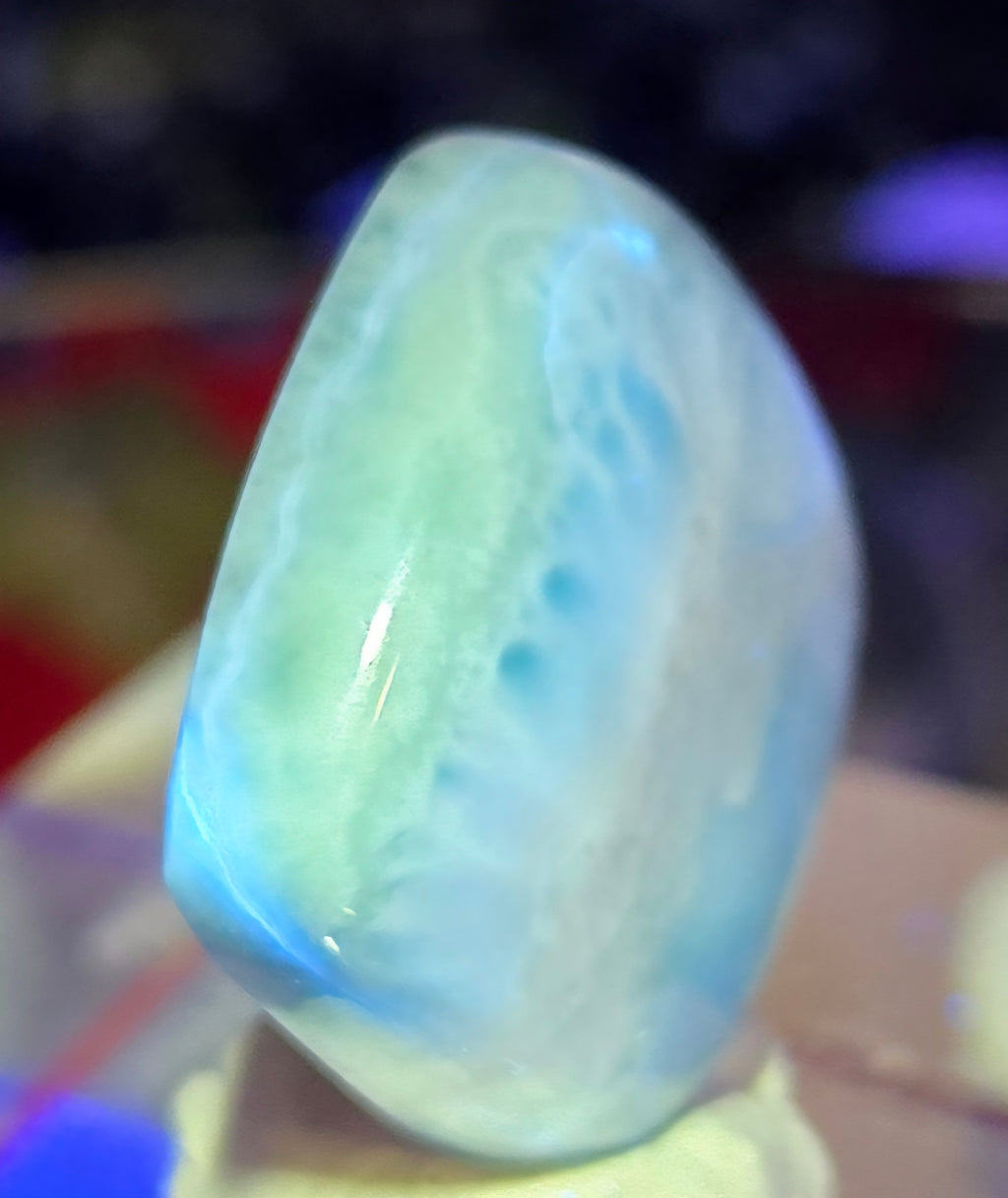 LARIMAR CABOCHON