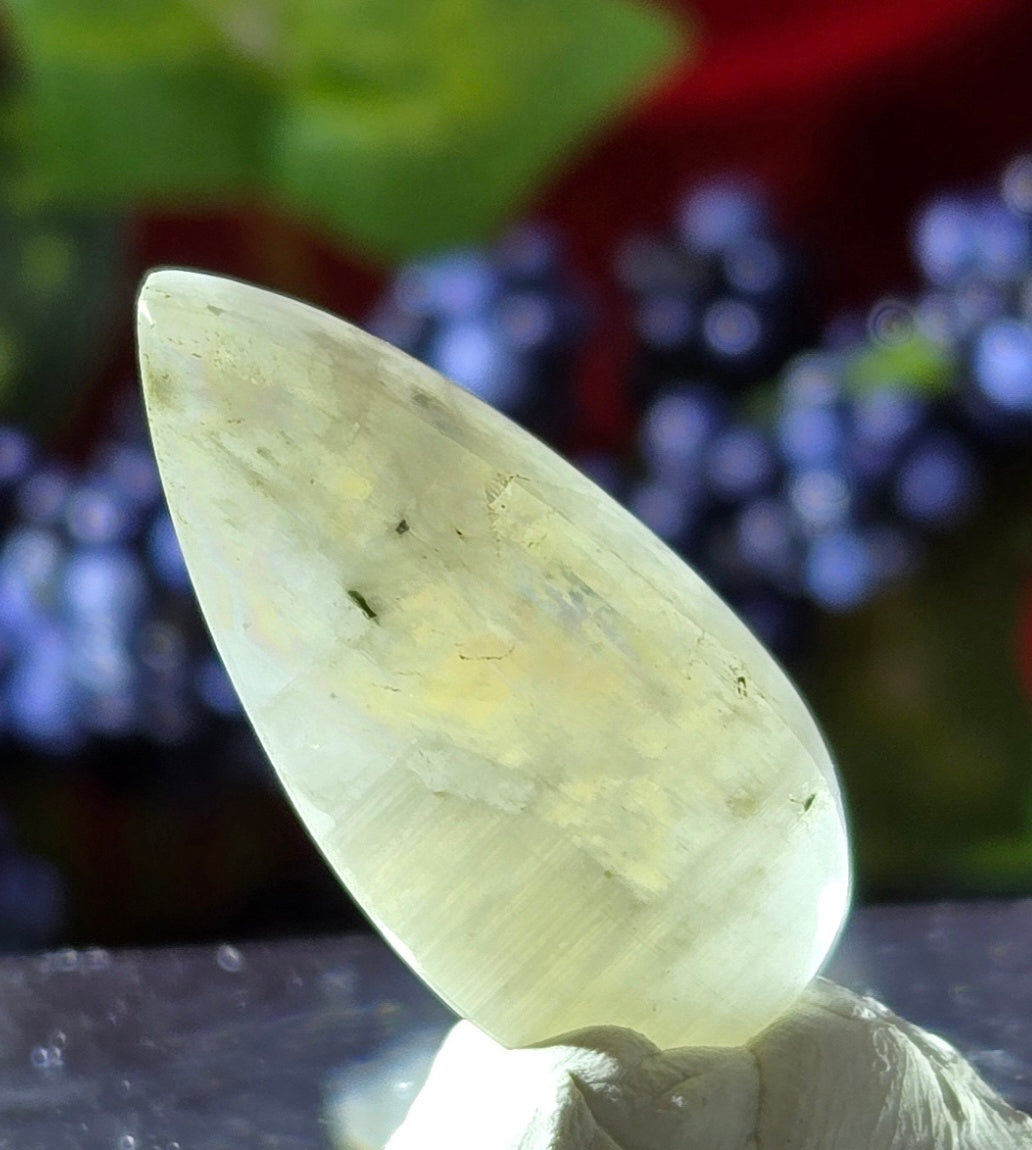 MOONSTONE CABOCHON