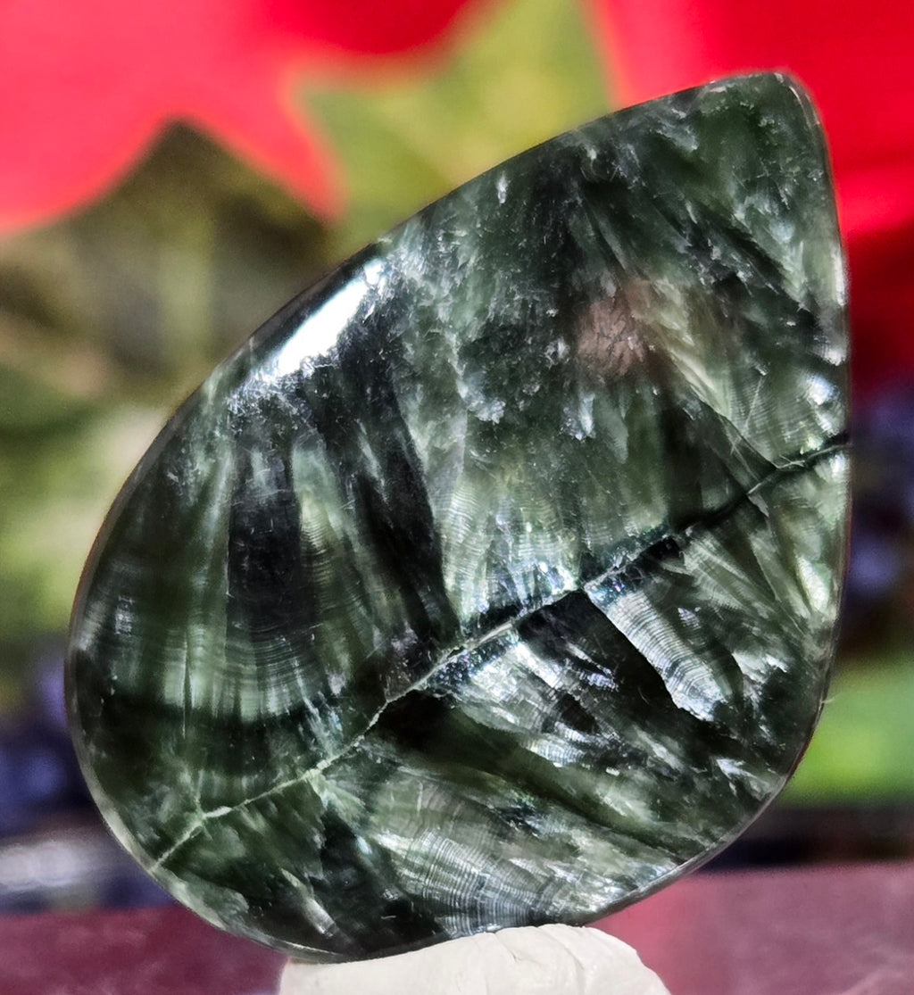 GREEN SERAPHINITE CABOCHON