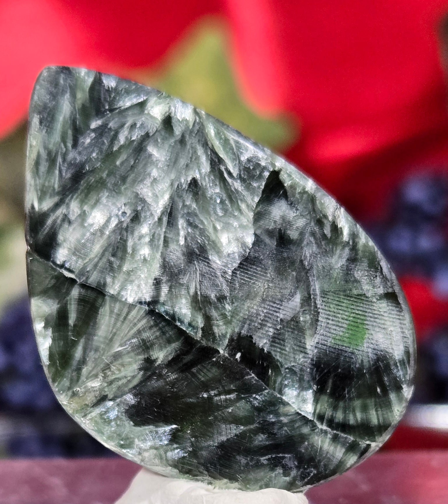 GREEN SERAPHINITE CABOCHON