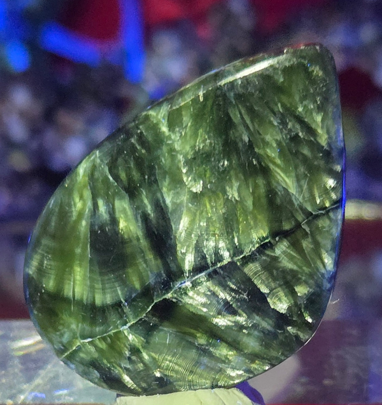 GREEN SERAPHINITE CABOCHON