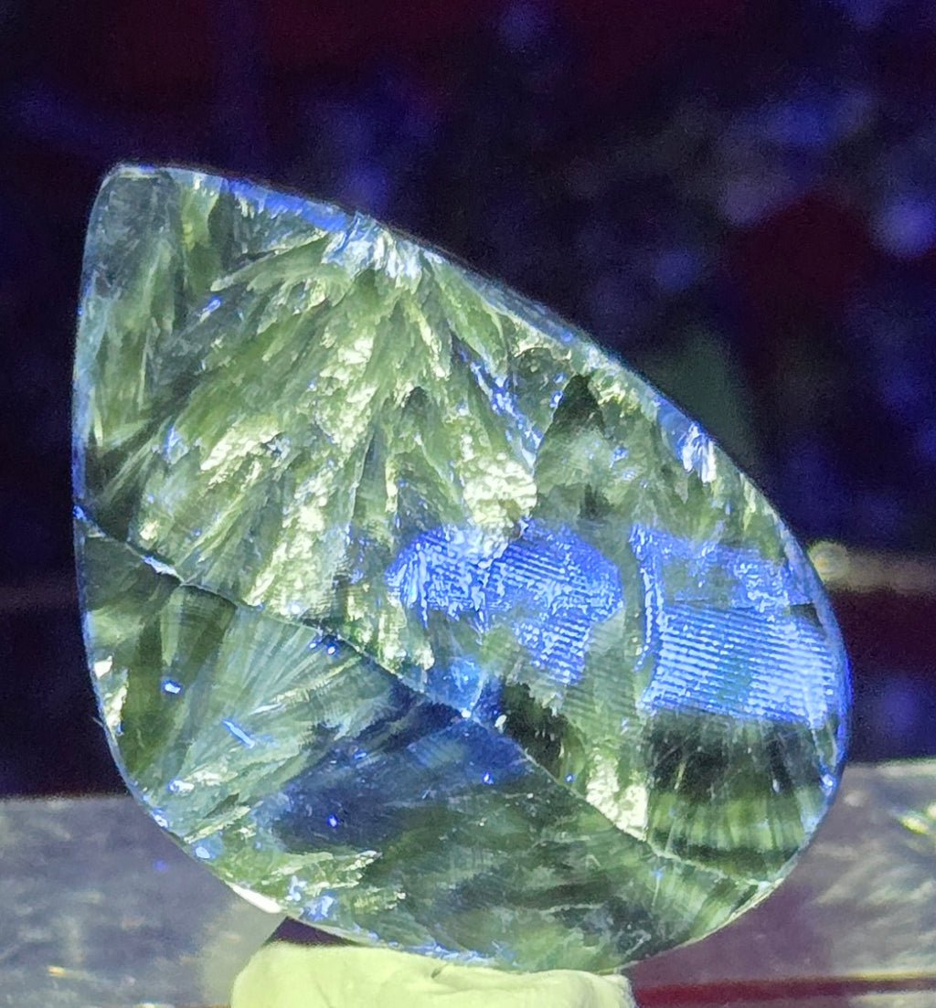 GREEN SERAPHINITE CABOCHON