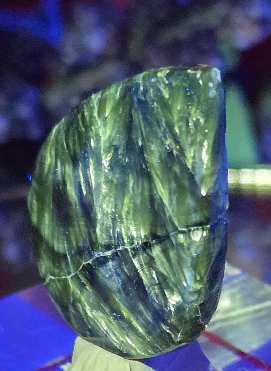 GREEN SERAPHINITE CABOCHON