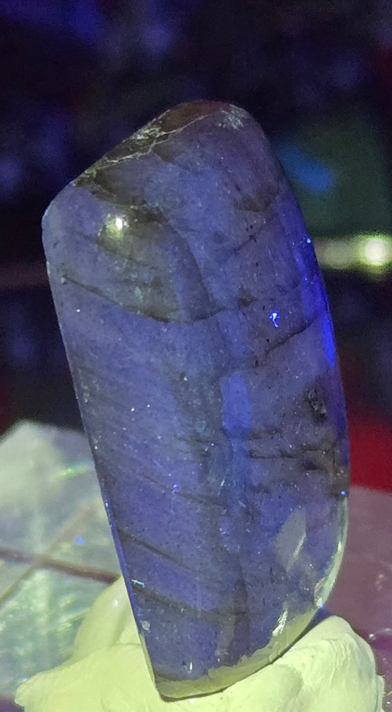 LABRADORITE CABOCHON