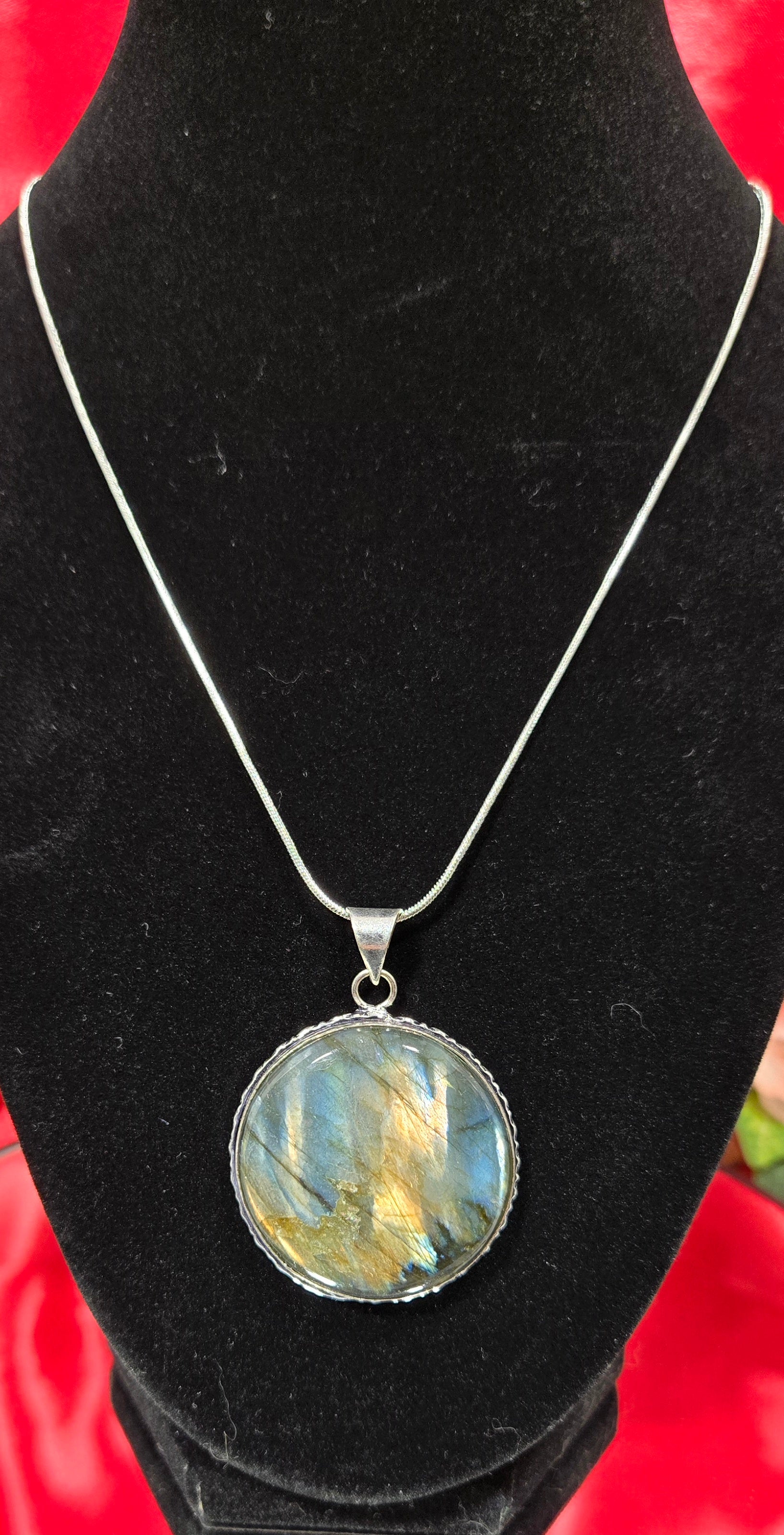 LABRADORITE PENDANT