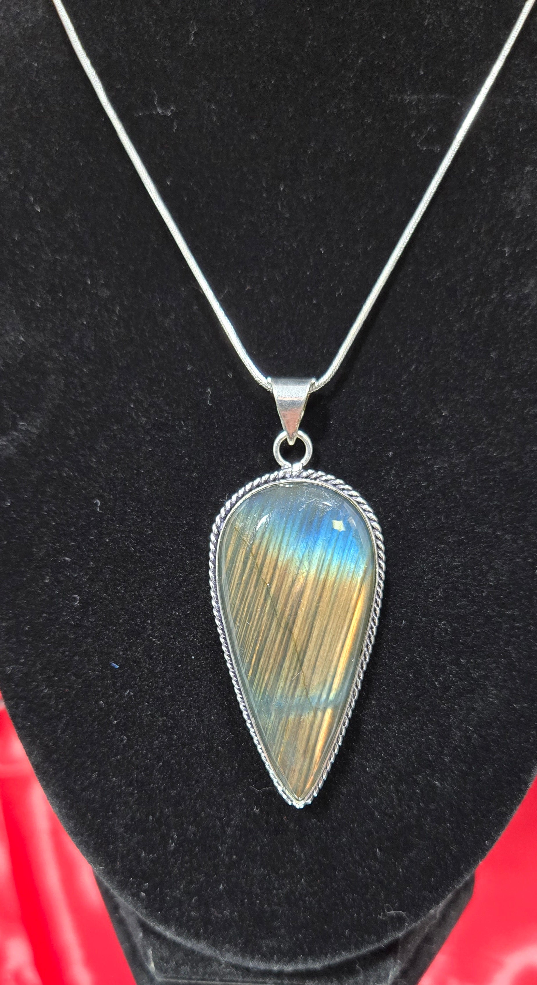 LABRADORITE PENDANT