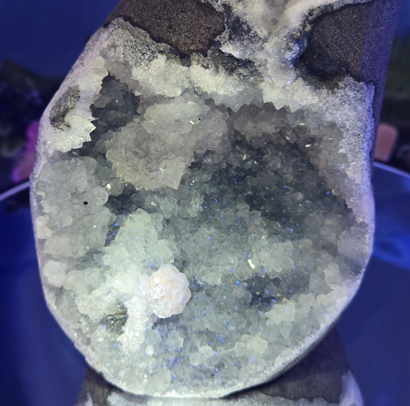 CHALCEDONY QUARTZ GEODE