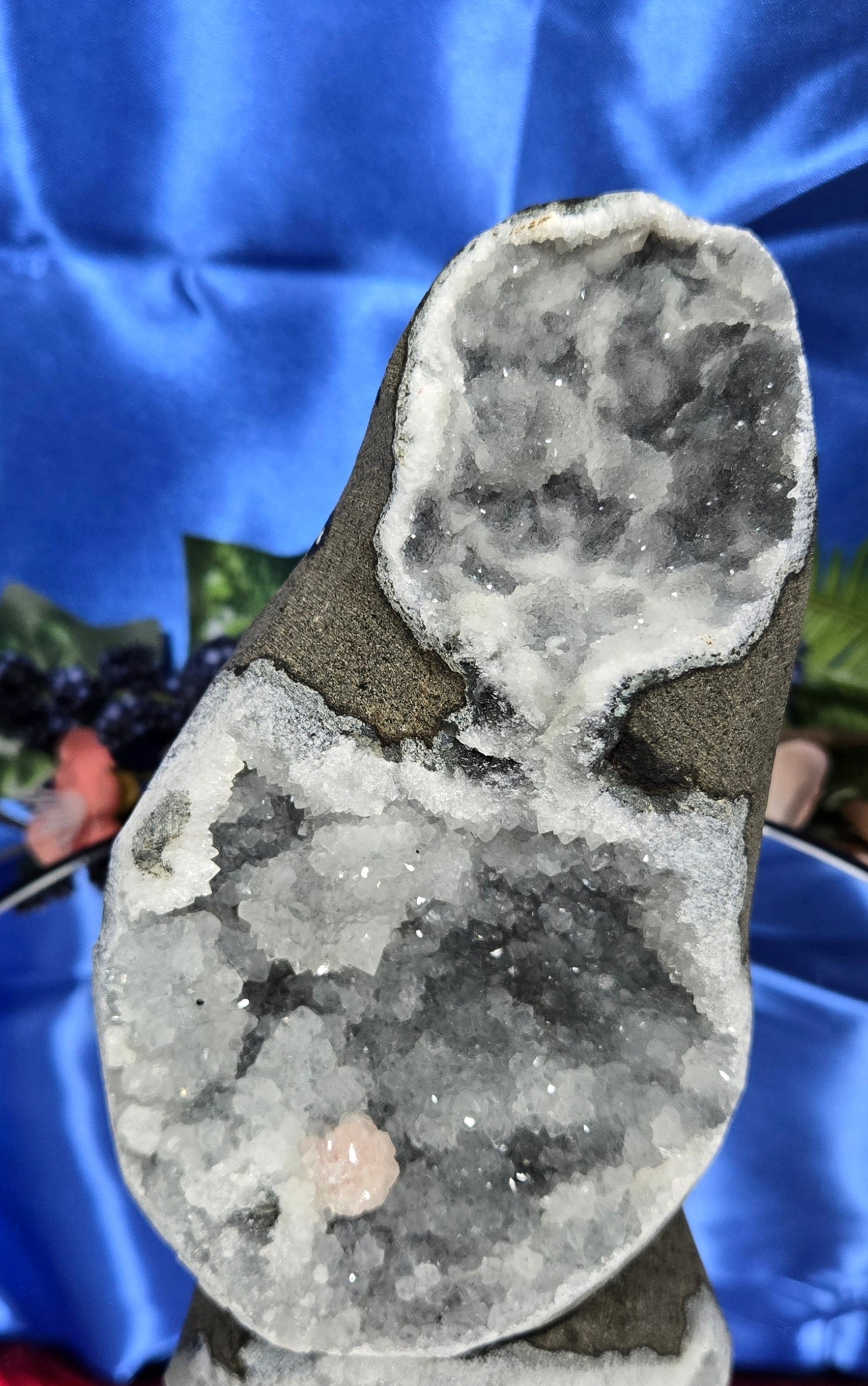 CHALCEDONY QUARTZ GEODE