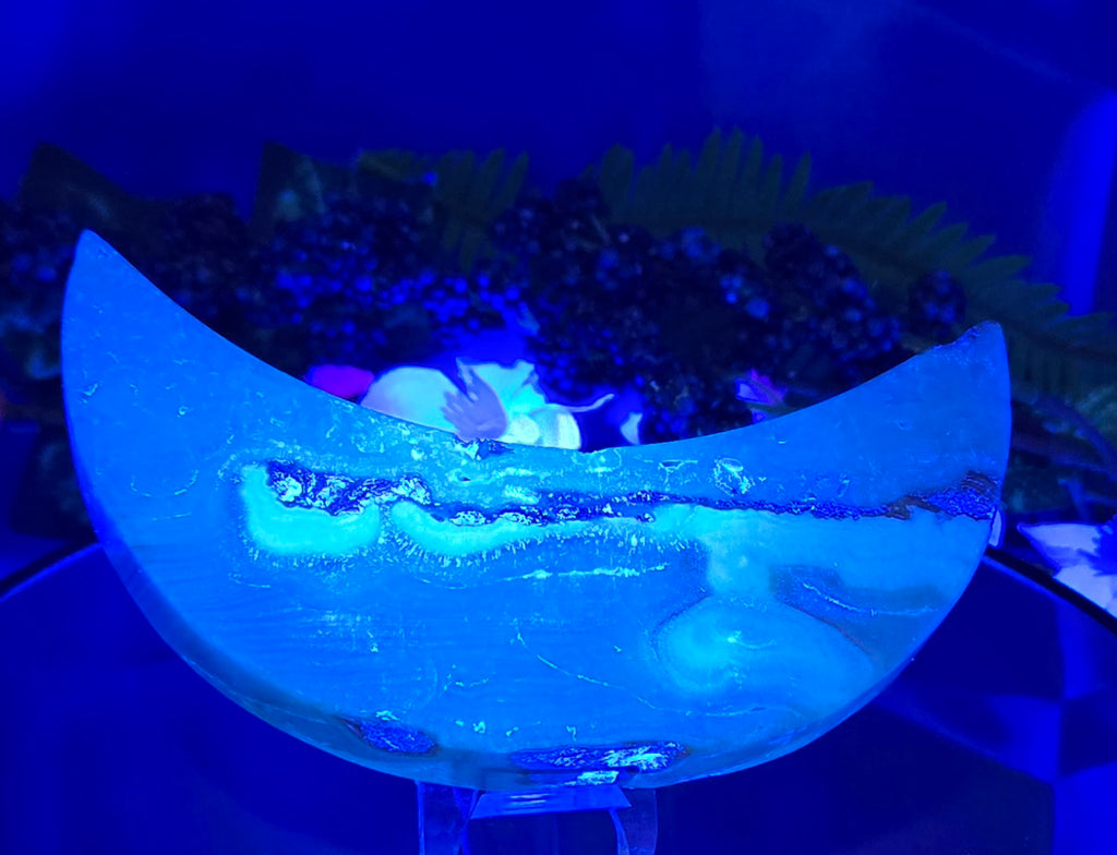 CARIBBEAN CALCITE MOON CARVING