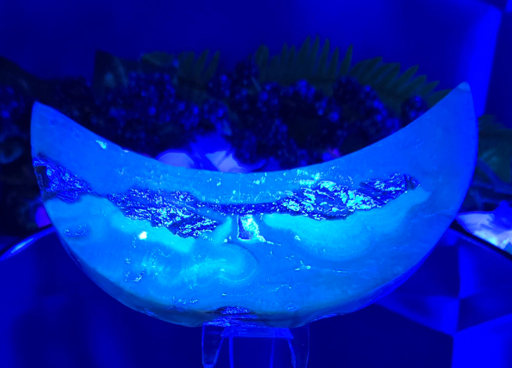 CARIBBEAN CALCITE MOON CARVING