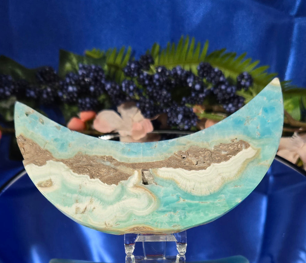 CARIBBEAN CALCITE MOON CARVING