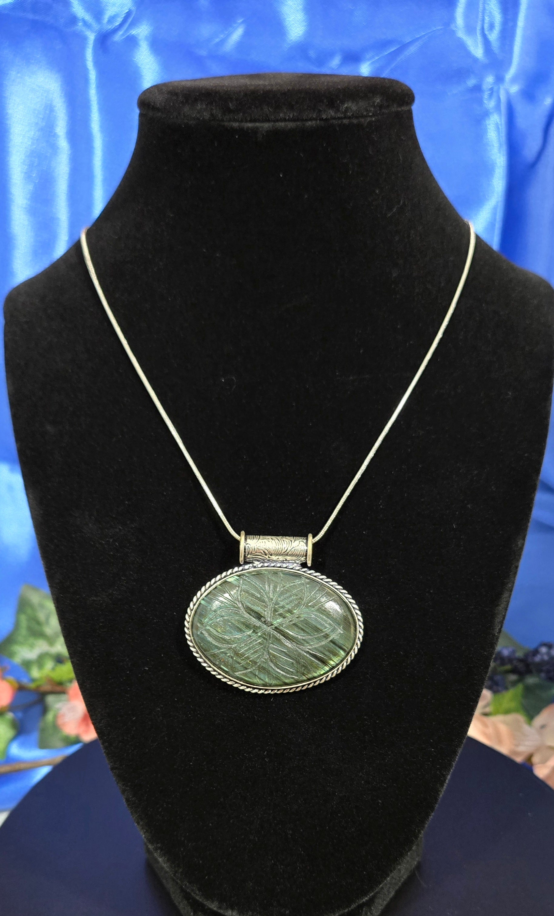 LABRADORITE NECKLACE