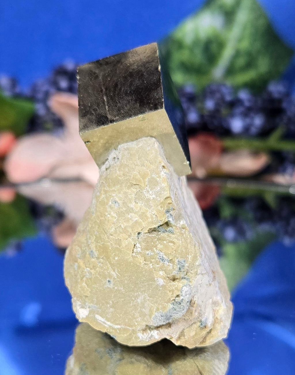 PYRITE ON BARITE
