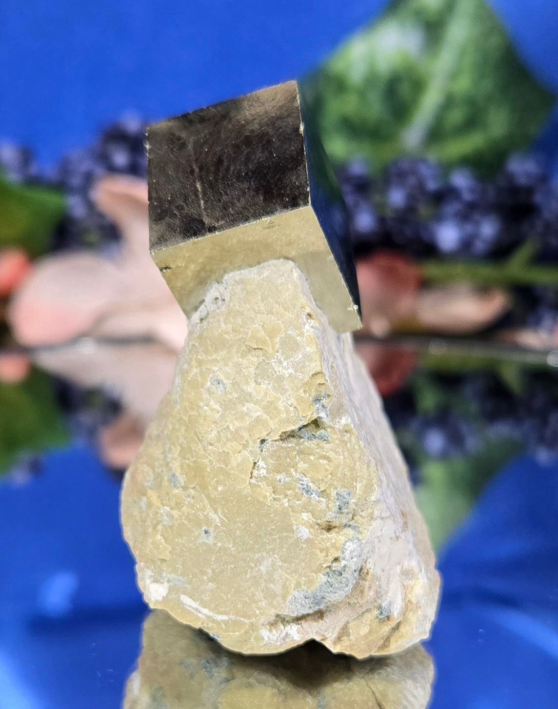 PYRITE ON BARITE