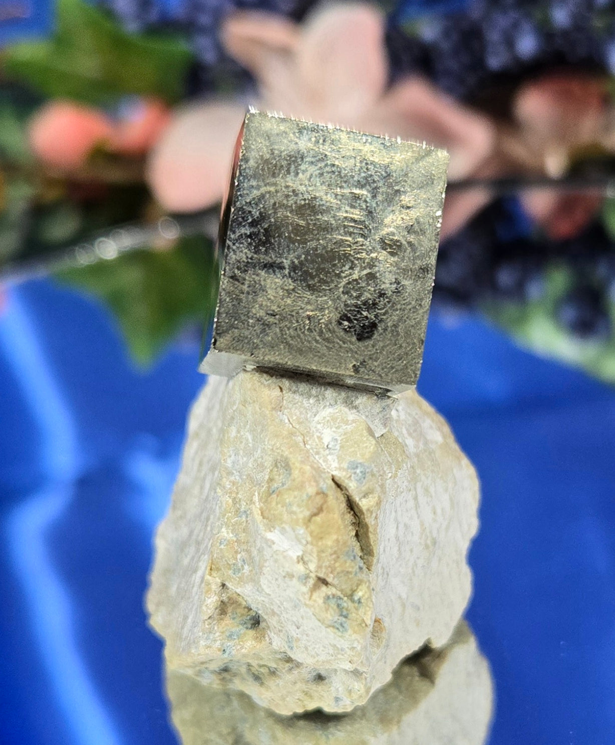 PYRITE ON BARITE