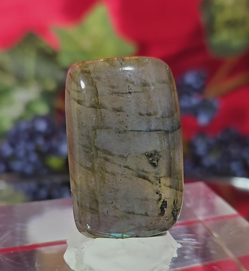 LABRADORITE CABOCHON