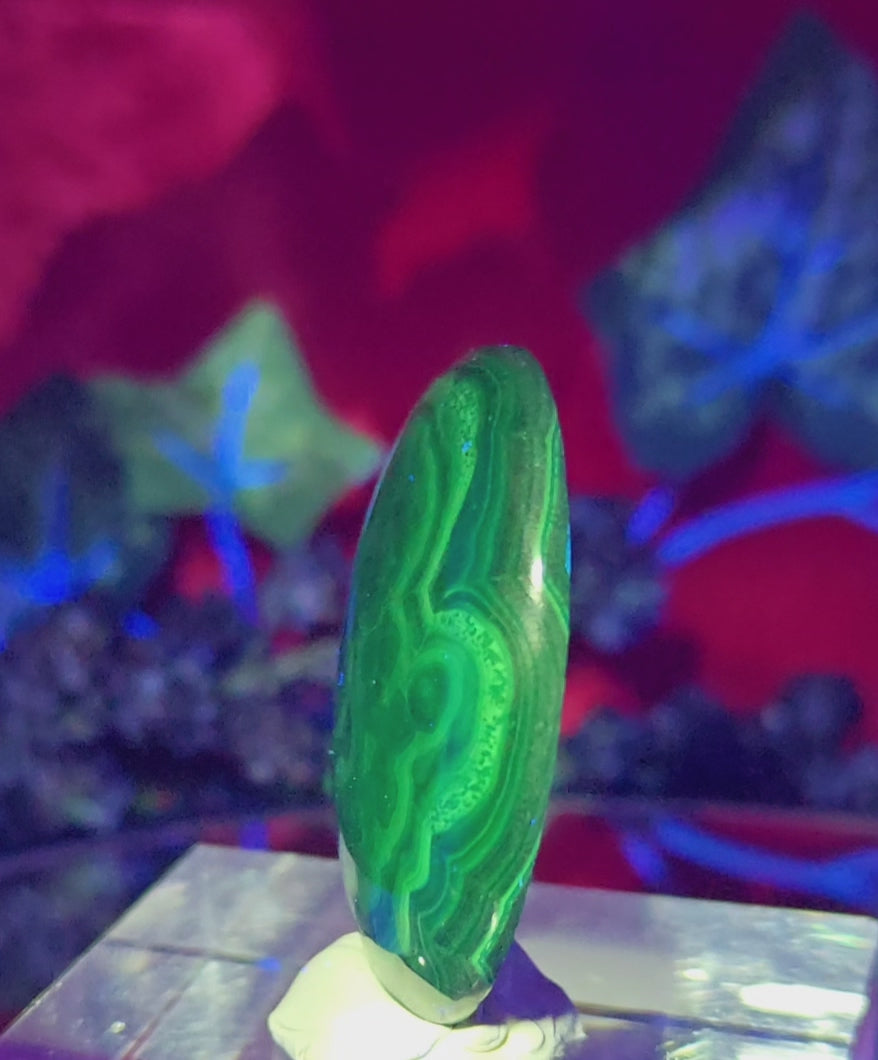 MALACHITE CABOCHON