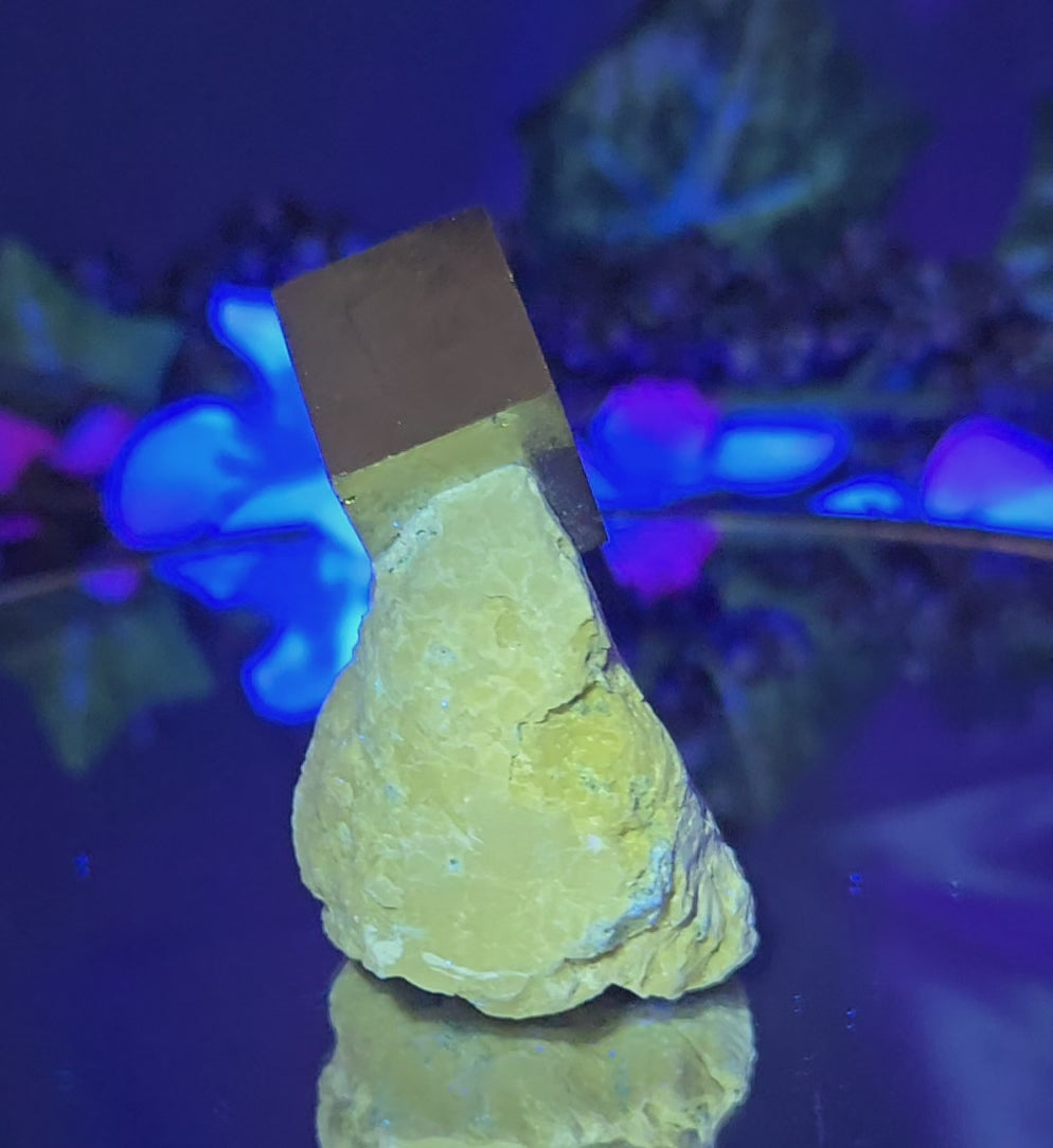 PYRITE ON BARITE
