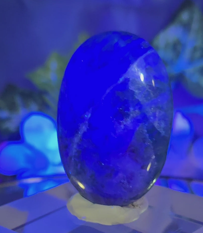 FLUORITE PALM STONE