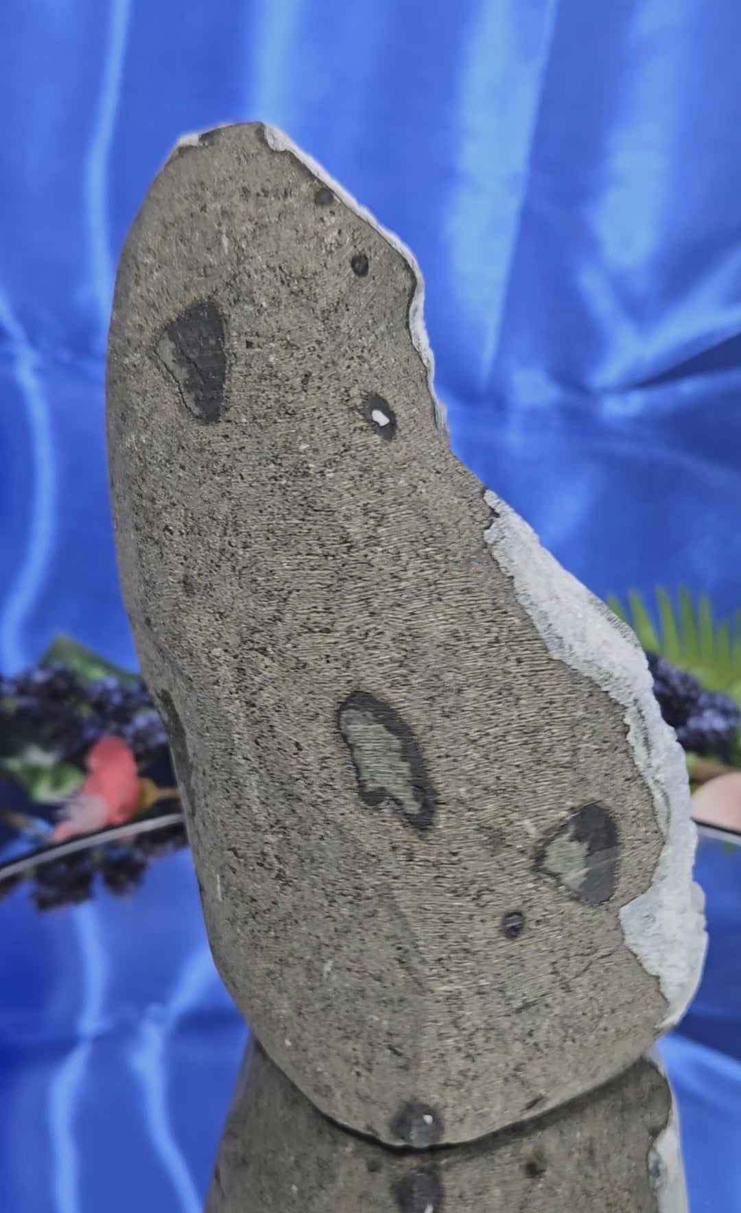 CHALCEDONY QUARTZ GEODE