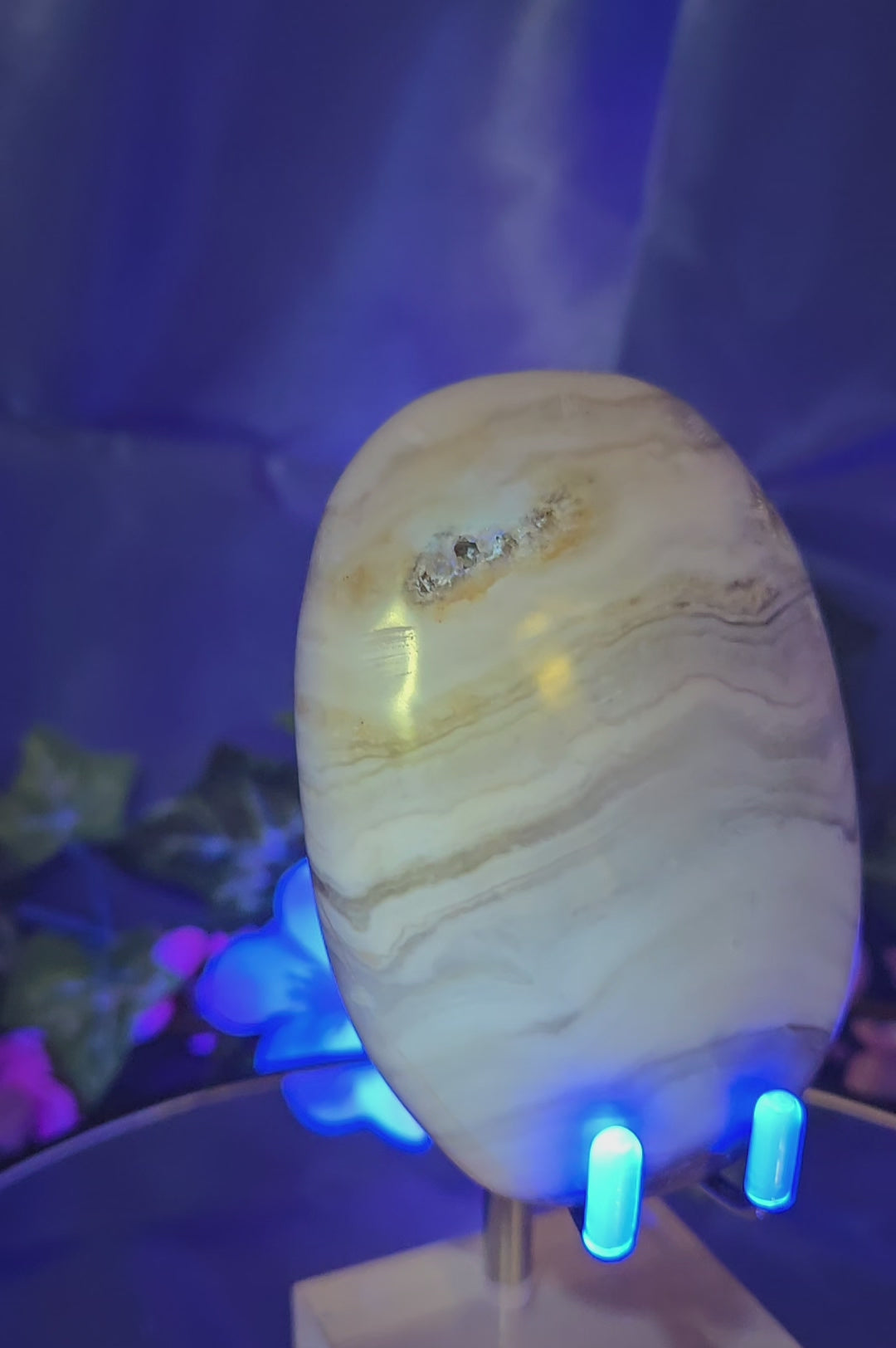 BANDED CALCITE PALM STONE