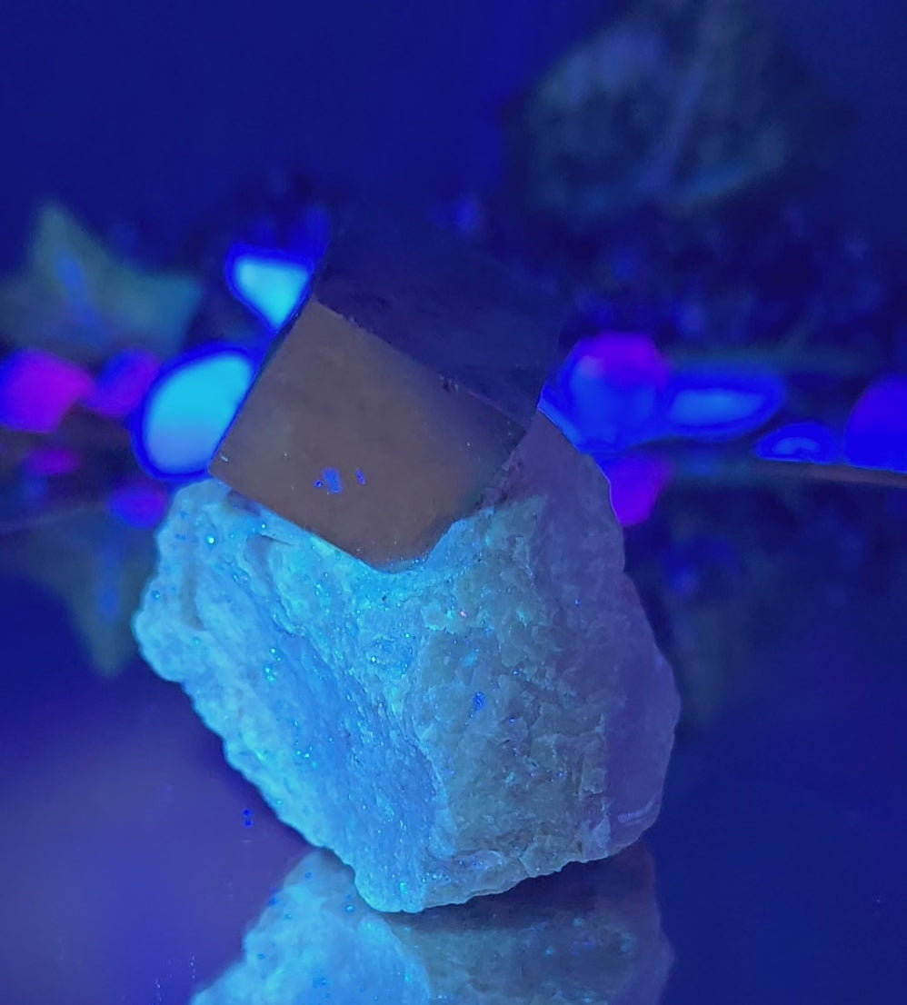 PYRITE ON BARITE