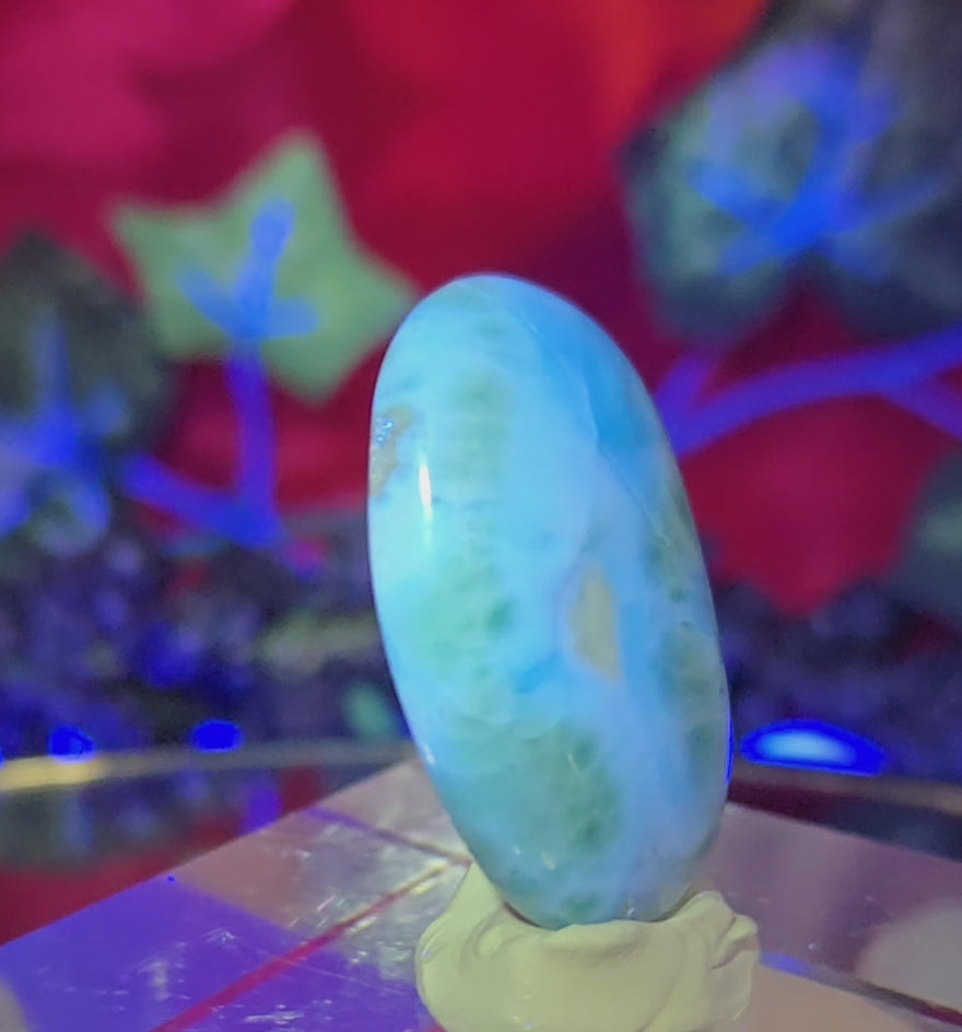 LARIMAR CABOCHON