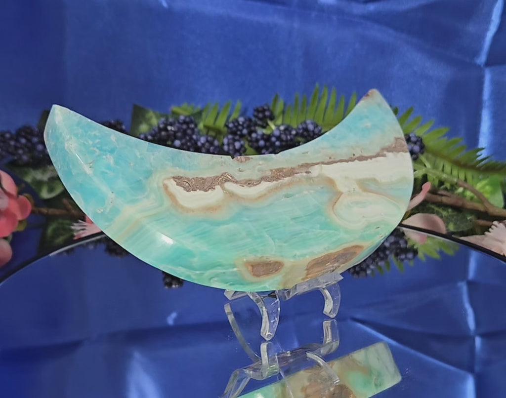 CARIBBEAN CALCITE MOON CARVING