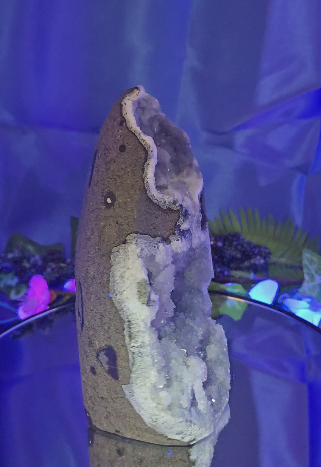 CHALCEDONY QUARTZ GEODE