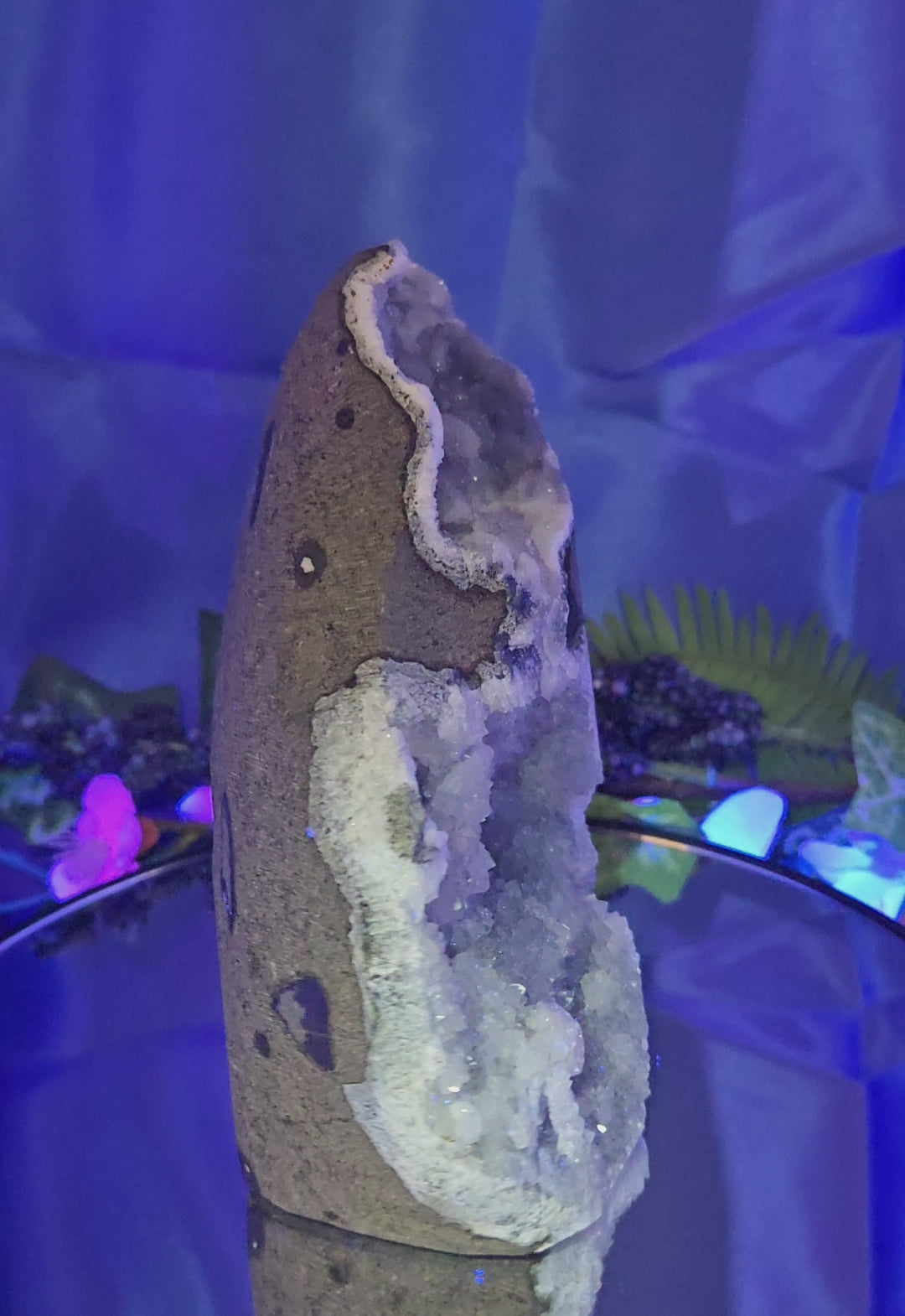 CHALCEDONY QUARTZ GEODE