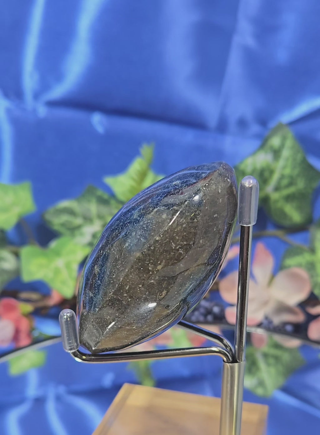 BLUE APATITE PALM STONE