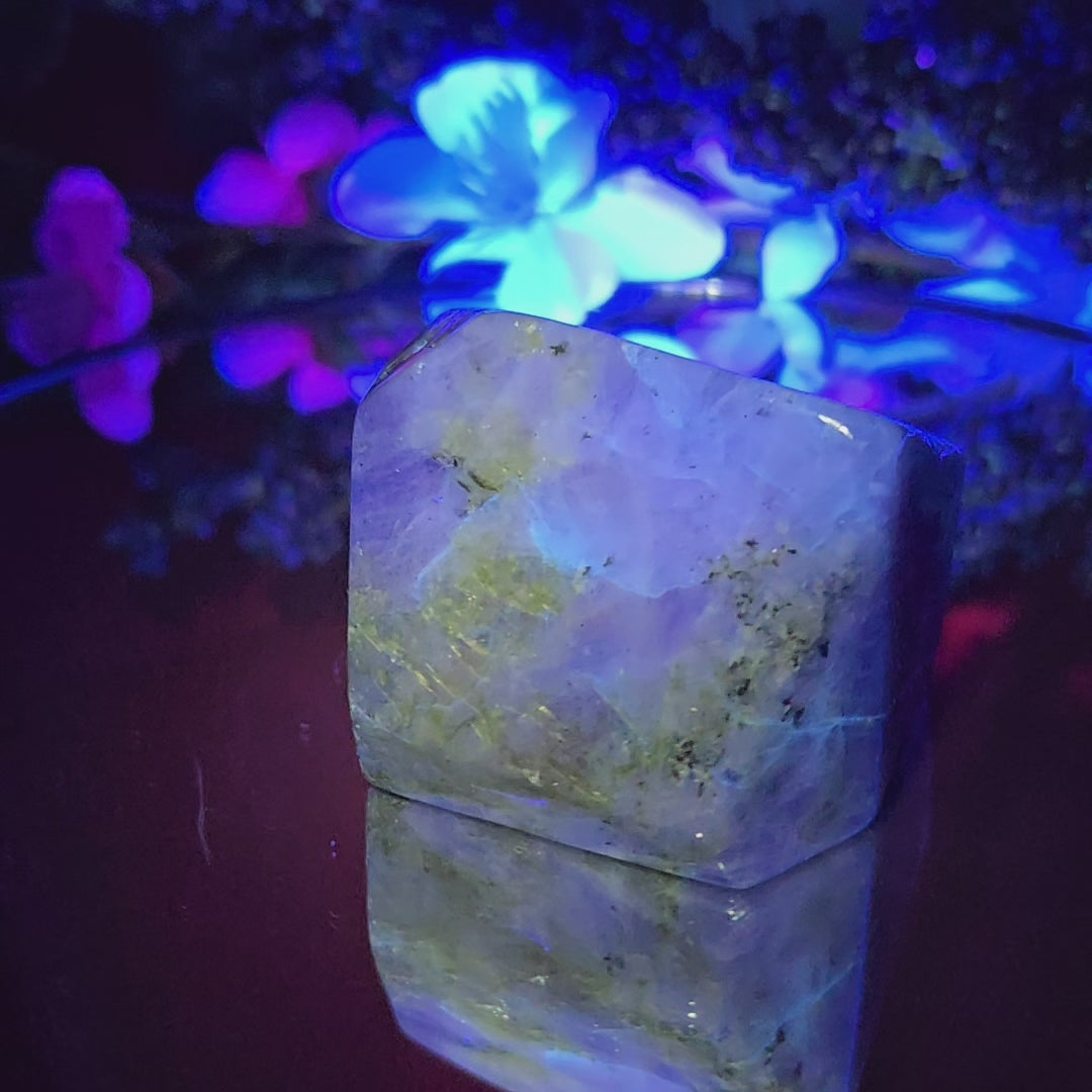 LABRADORITE FREE FORM